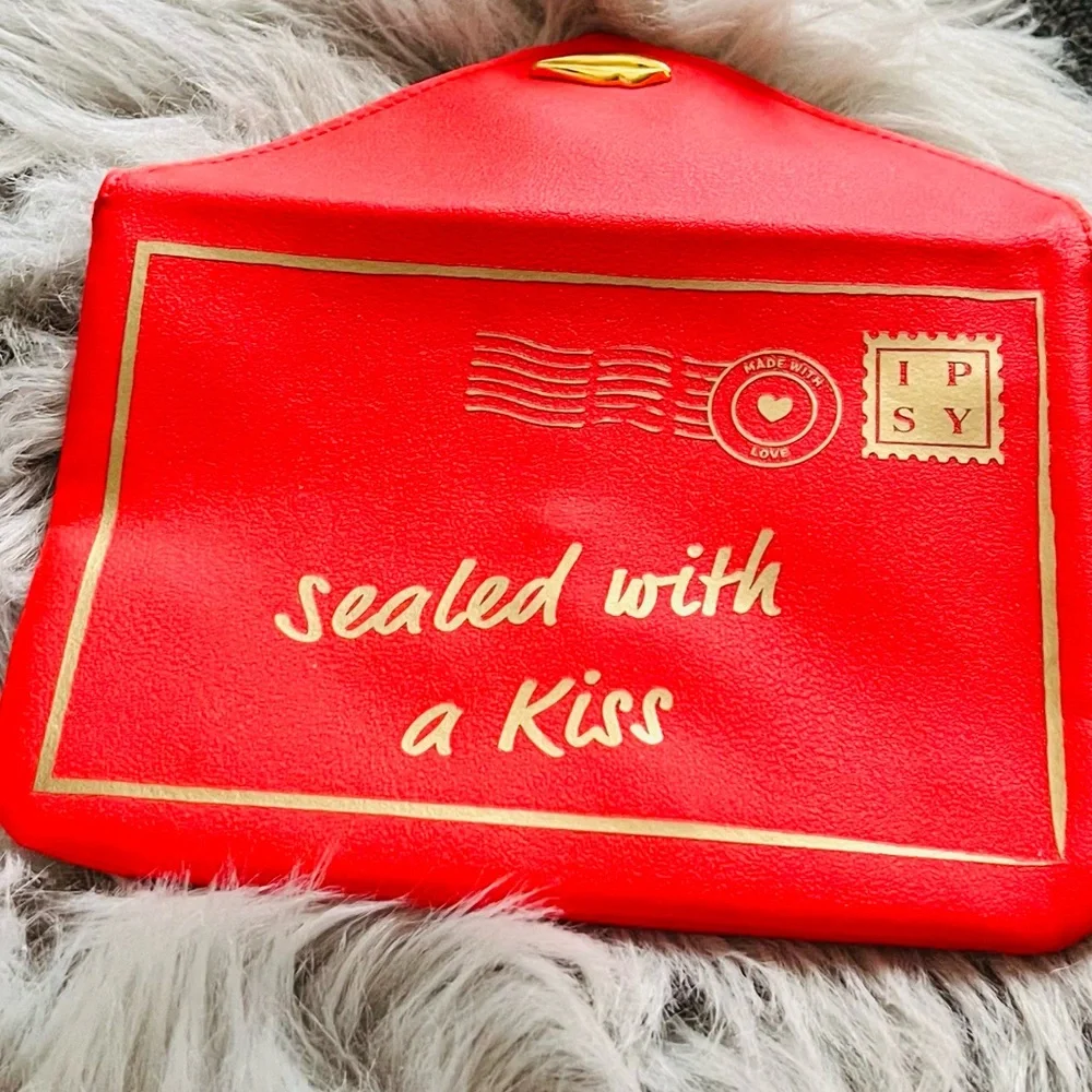 IPSY LOVE LETTER GLAM COSMETIC CLUTCH BAG